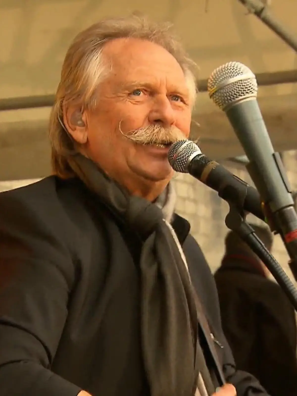 Die Höhner aus Köln feiern ihr 50-jähriges Band-Jubiläum. Mit Liedern wie „Viva Colonia“ oder „Die Karawane zieht weiter“ sind sie deutschlandweit bekannt geworden. Deshalb gibt es über die Kultband jetzt eine Sonder-Ausstellung.