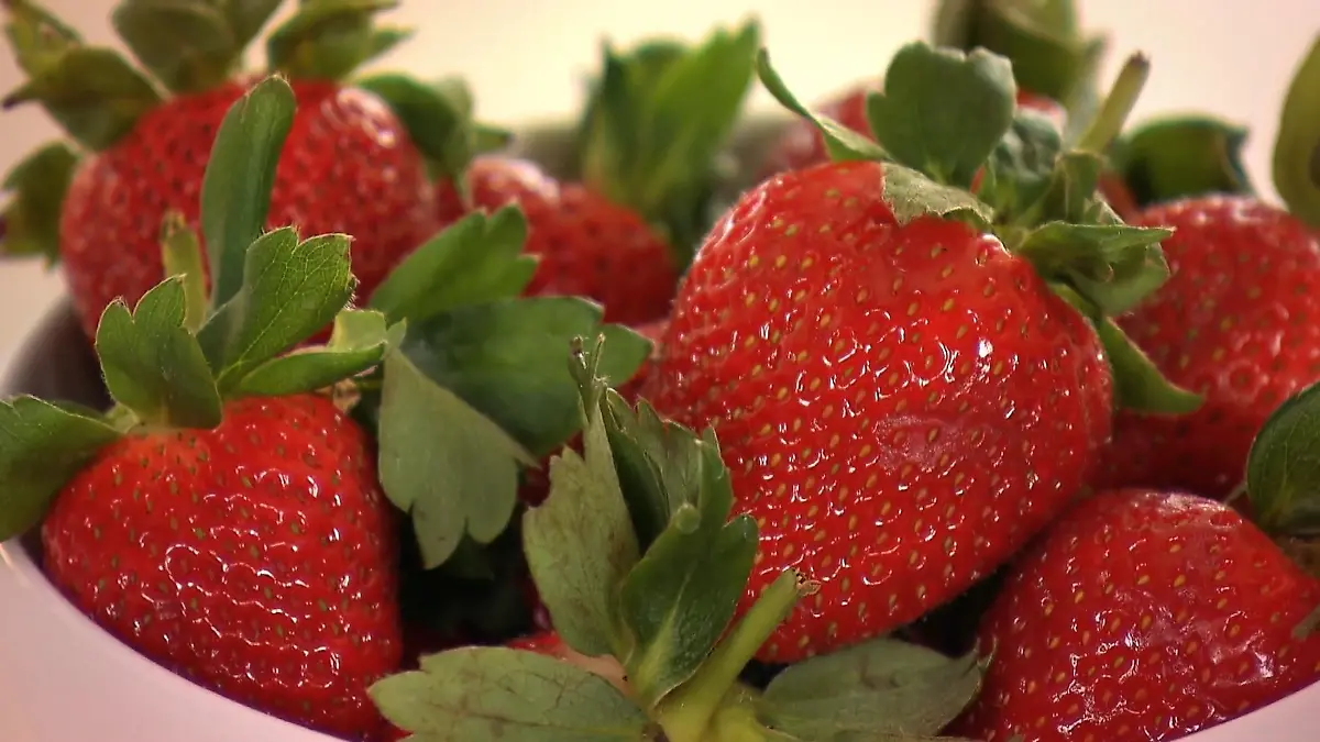 DAS passiert im Körper, wenn ihr jeden Tag Erdbeeren esst Rotes Früchtchen mit großer Wirkung