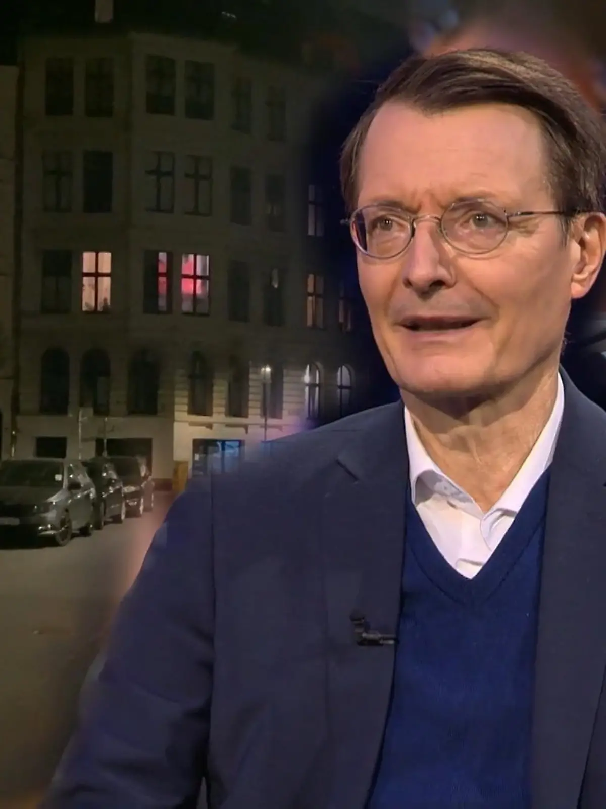 Der Bundesgesundheitsminister warnt vor zunehmenden Entzündungen im Gehirn in Folge von Long Covid. Außerdem vor einem schwierigen Corona-Herbst. Jetzt platzt dem Bundesjustizminister die Hutschnur. Marco Buschmann wirft Karl Lauterbach Panikmache vor. Und nicht nur er.