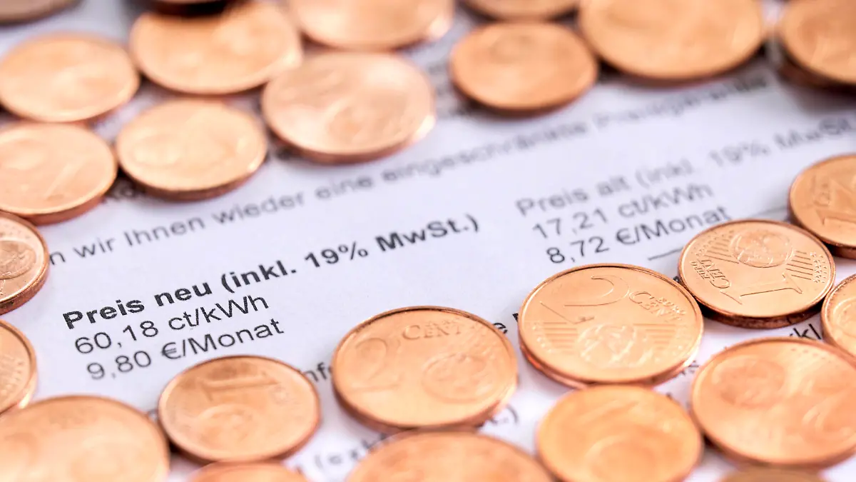 Der Preis für Strom steigt unaufhörlich. Strompreiserhöhung Deutschland am 22.08.2022 *** The price of electricity is rising incessantly Electricity price increase Germany on 22 08 2022