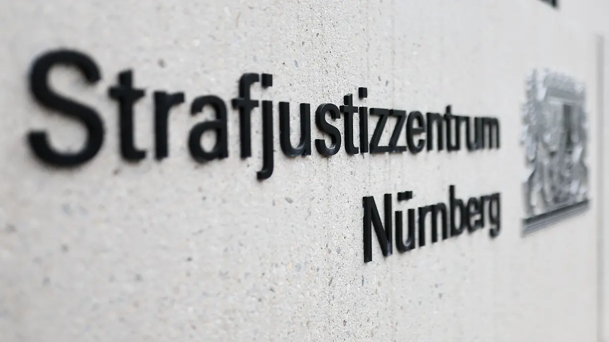 ARCHIV - 08.05.2023, Bayern, Nürnberg: Der Eingangsbereich zum Strafjustizzentrum des Landgerichts Nürnberg-Fürth. (zu dpa: «Mordprozess um verschwundene Schwangere beginnt») Foto: Daniel Karmann/dpa +++ dpa-Bildfunk +++