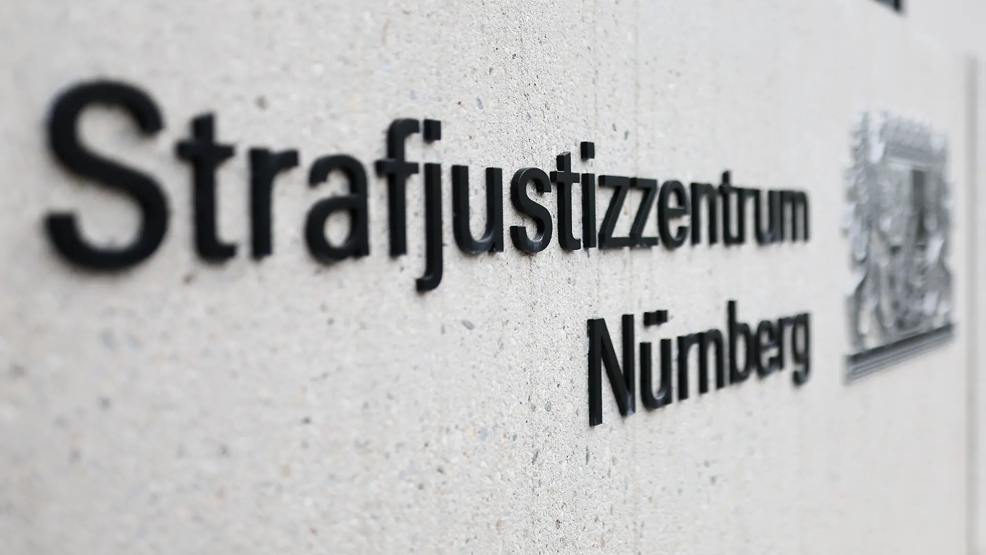 ARCHIV - 08.05.2023, Bayern, Nürnberg: Der Eingangsbereich zum Strafjustizzentrum des Landgerichts Nürnberg-Fürth. (zu dpa: «Mordprozess um verschwundene Schwangere beginnt») Foto: Daniel Karmann/dpa +++ dpa-Bildfunk +++