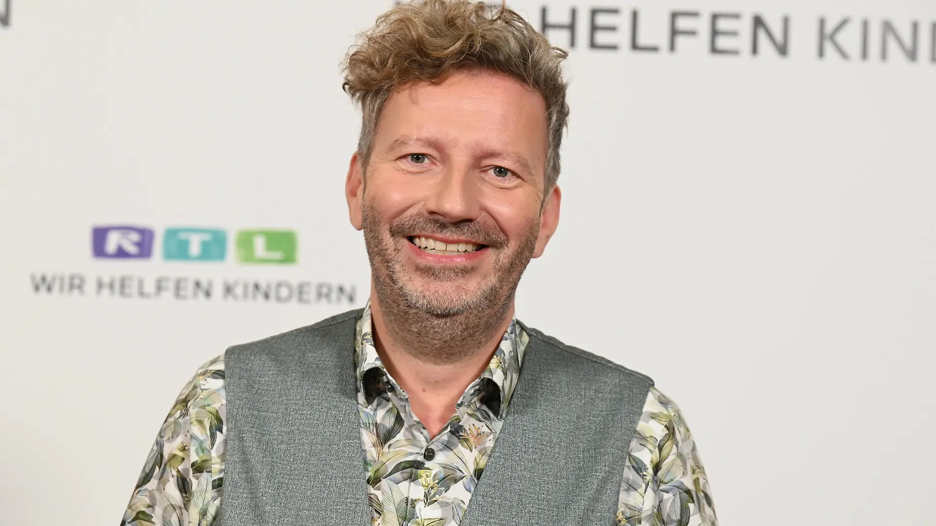 Moderator Thorsten Schorn nimmt am 28. RTL Spendenmarathon wir helfen Kindern 2023 teil *** Presenter Thorsten Schorn takes part in the 28 RTL telethon wir helfen Kindern 2023