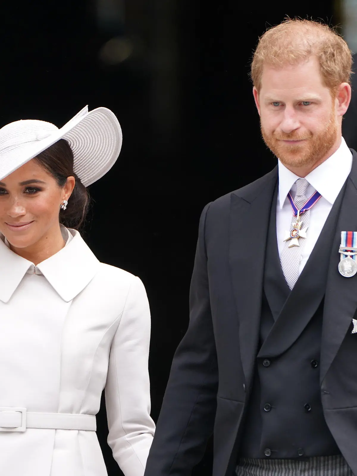ARCHIV - 03.06.2022, Großbritannien, London: Meghan, Herzogin von Sussex, und Prinz Harry, Herzog von Sussex, verlassen nach der Dankes-Messe die St. Paul's Kathedrale, am zweiten Tag der Feierlichkeiten zum Platinjubiläum der Queen. Es ist einer der großen Jahrestage 2022: Vor 25 Jahren, am 31. August 1997, starb Prinzessin Diana mit nur 36 Jahren in Paris bei einem Autounfall. Ein Vierteljahrhundert nach ihrem tragischen Unfalltod ringen ihre Söhne William und Harry darum, wer als Hüter ihres Vermächtnisses gilt. (zu dpa: «25 Jahre nach dem Unfalltod: Kampf um das Erbe Prinzessin Dianas») Foto: Kirsty O'connor/PA Wire/dpa +++ dpa-Bildfunk +++