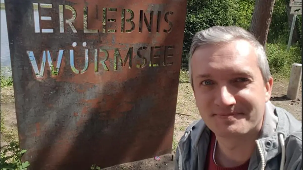 Regionalreporter Stephan Lang an seinem Lieblingsort im Frühling: Der Würmsee bei Kleinburgwedel in Niedersachsen.
