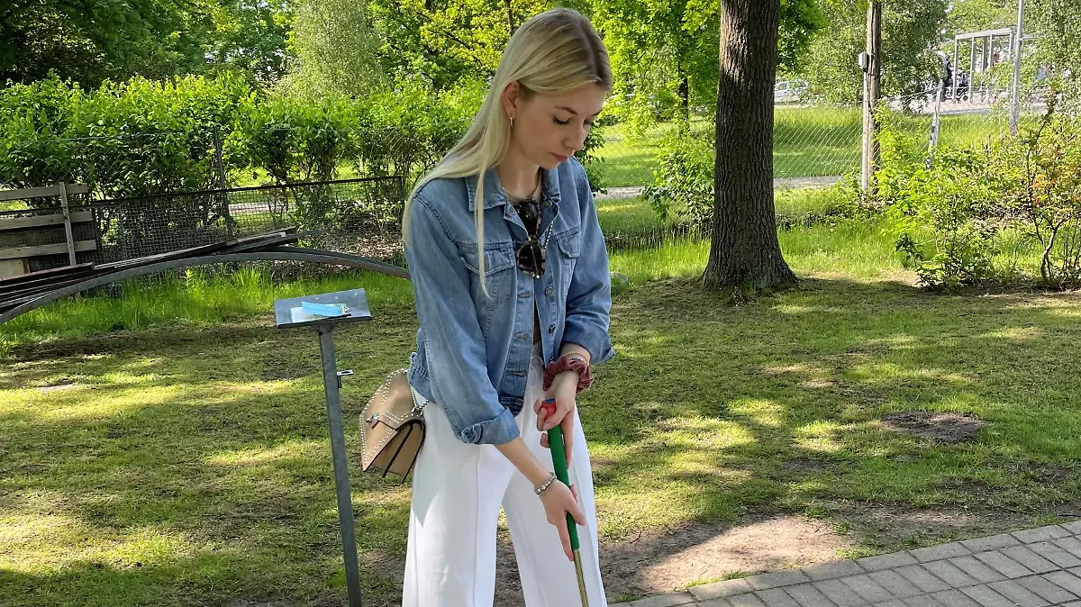Jenny Kiel aus der RTL Nord Redaktion liebt im Frühling Minigolf am Silbersee in Langenhagen.