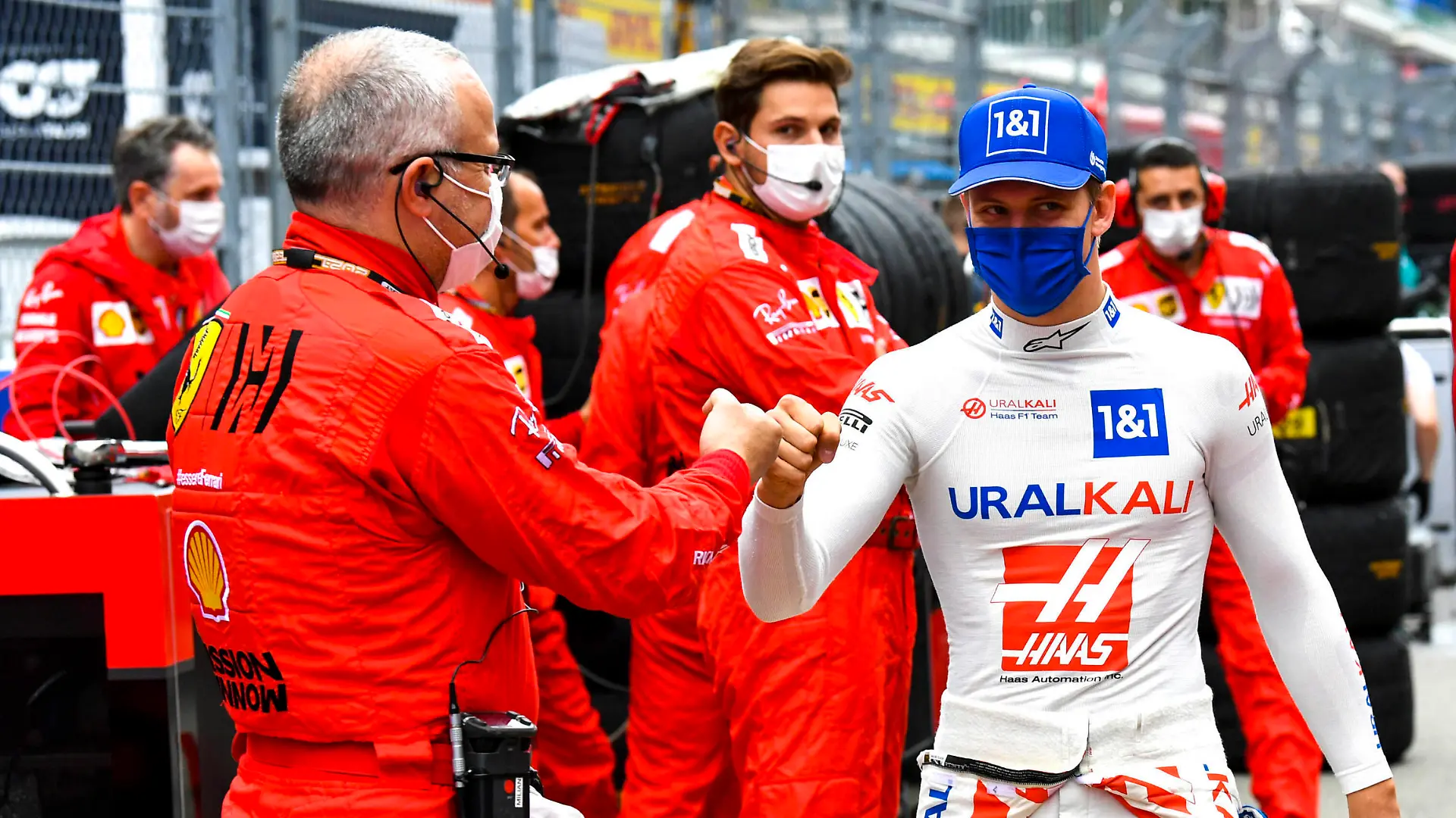 Formula 1 2021: Russian GP SOCHI AUTODROM, RUSSIAN FEDERATION - SEPTEMBER 26: Mick Schumacher, Haas F1, with Ferrari mechanics on the grid during the Russian GP at Sochi Autodrom on Sunday September 26, 2021 in Sochi, Russian Federation. Photo by Mark Sutton / Sutton Images Images PUBLICATIONxINxGERxSUIxAUTxHUNxONLY GP2115_113510MS2_1330a