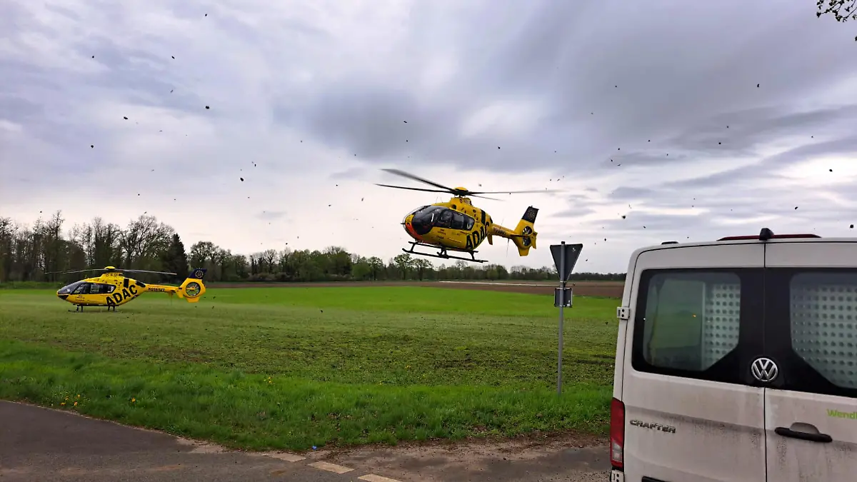 Quelle: T. Schmidt/FF Dannenberg
Mehrere Rettungswagen, Notärzte und zwei Rettungshubschrauber eilten zur Einsatzstelle.
