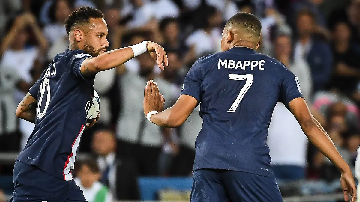 August 28, 2022, Paris, France, France: NEYMAR JR of PSG celebrate his goal with Kylian MBAPPE of PSG during the Ligue 1 match between Paris Saint-Germain PSG and AS Monaco at Parc des Princes stadium on August 28, 2022 in Paris, France. Paris France - ZUMAm308 20220828_zsp_m308_015 Copyright: xMatthieuxMirvillex