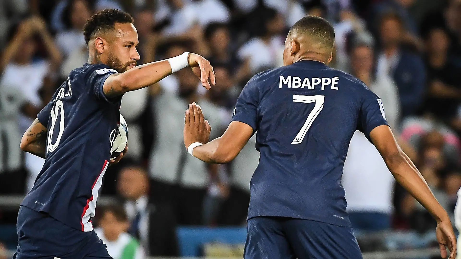  August 28, 2022, Paris, France, France: NEYMAR JR of PSG celebrate his goal with Kylian MBAPPE of PSG during the Ligue 1 match between Paris Saint-Germain PSG and AS Monaco at Parc des Princes stadium on August 28, 2022 in Paris, France. Paris France - ZUMAm308 20220828_zsp_m308_015 Copyright: xMatthieuxMirvillex