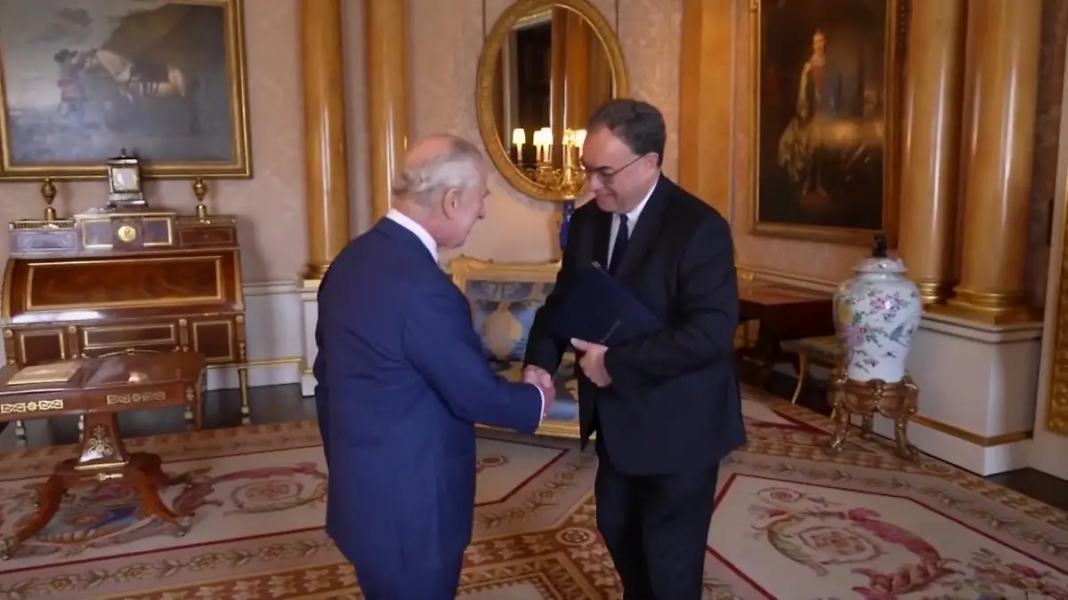 Selbst am Hochzeitstag muss König Charles arbeiten 19 Jahre mit Camilla verheiratet