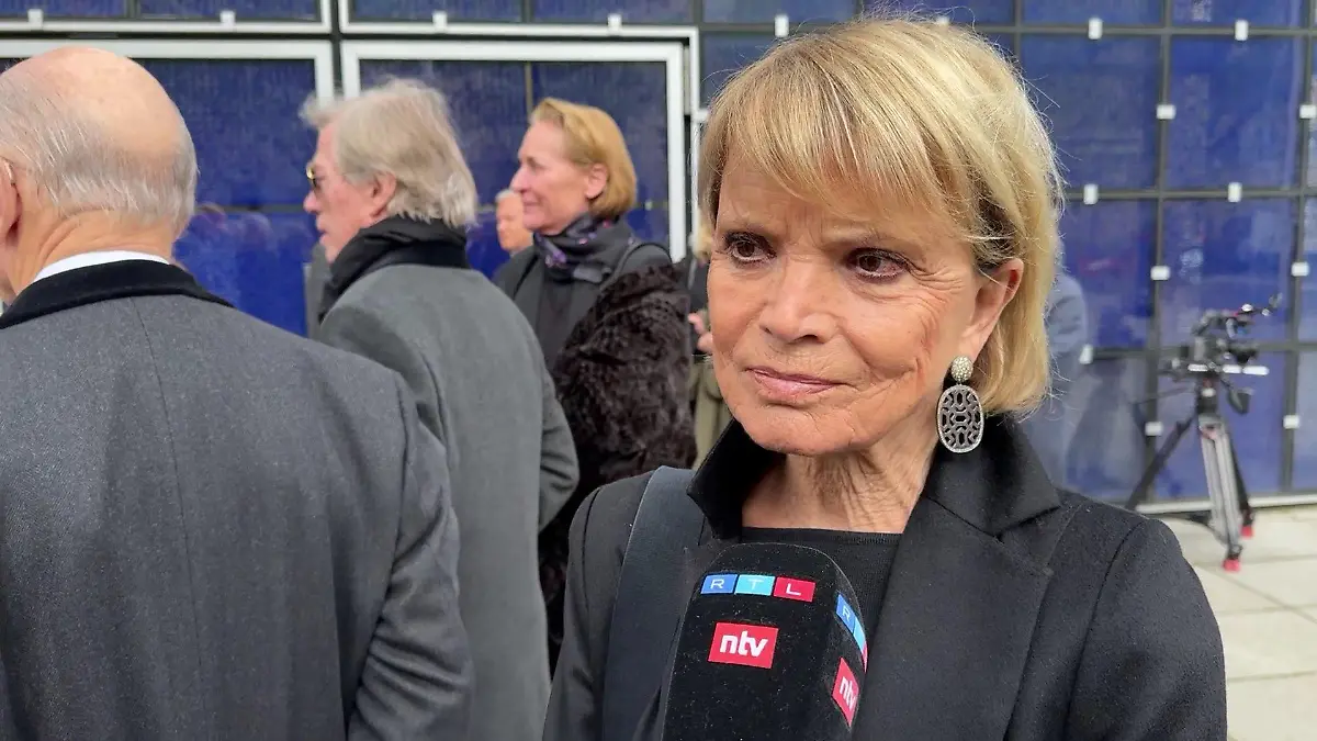 Uschi Glas bei der Beerdigung von Fritz Wepper