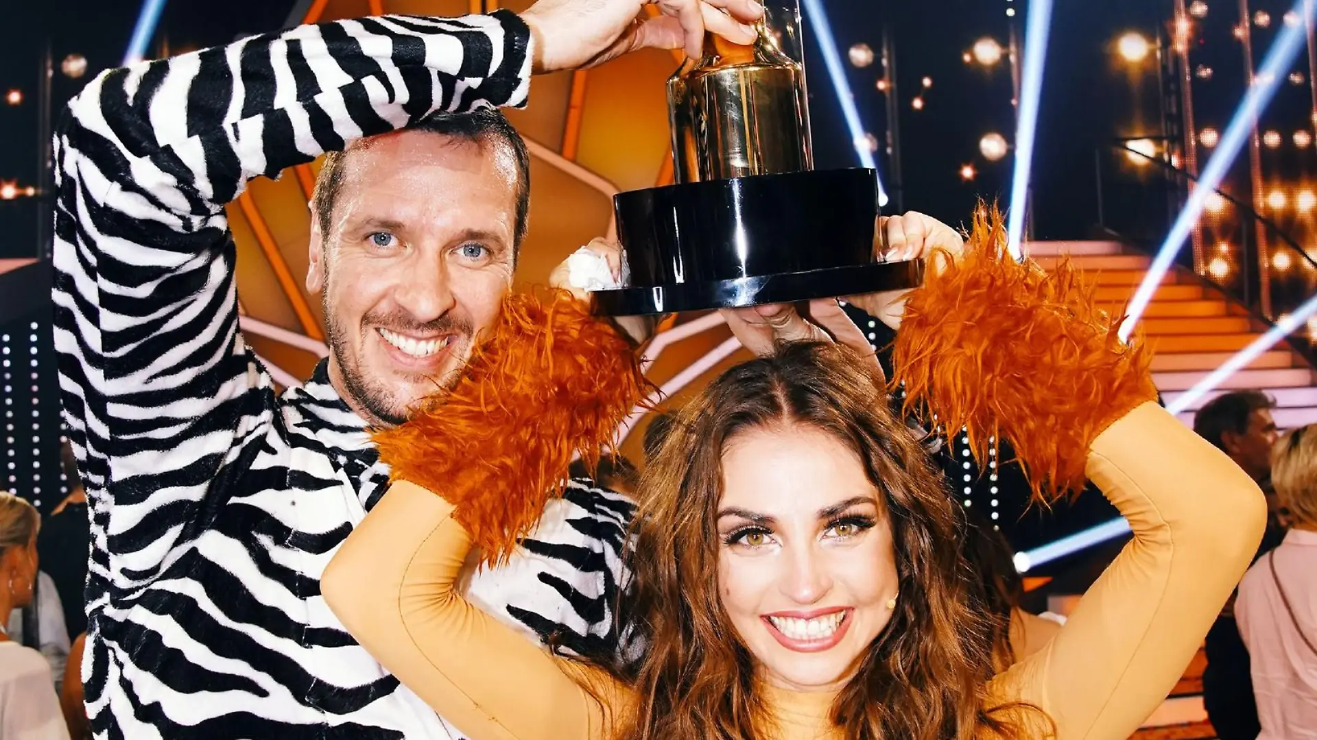 Gewinner 2019: Pascal Hens und Ekaterina Leonova
Verwendung der Bilder für Online-Medien ausschließlich mit folgender Verlinkung: "Alle Infos zu "Let´s Dance" im Special bei RTL.de: https://www.rtl.de/cms/sendungen/lets-dance.html