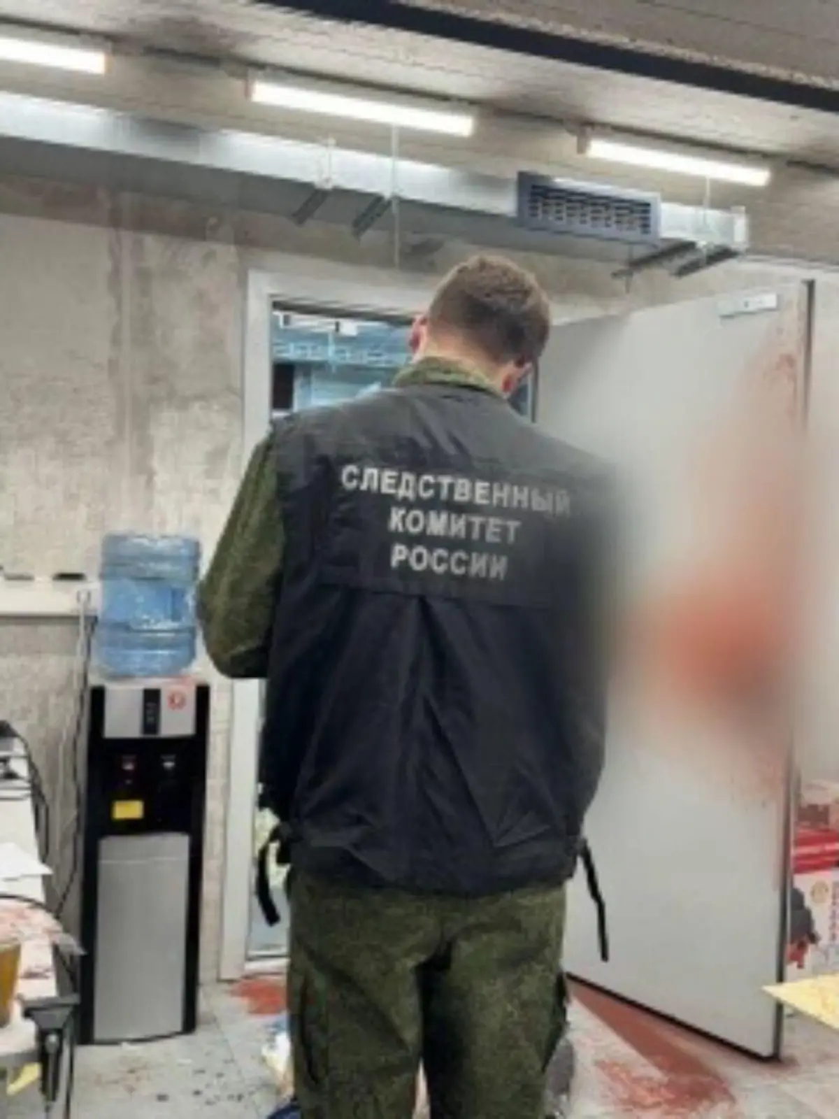 Ein Mann soll Bauschaum in den Mund seines Freundes gespritzt haben.