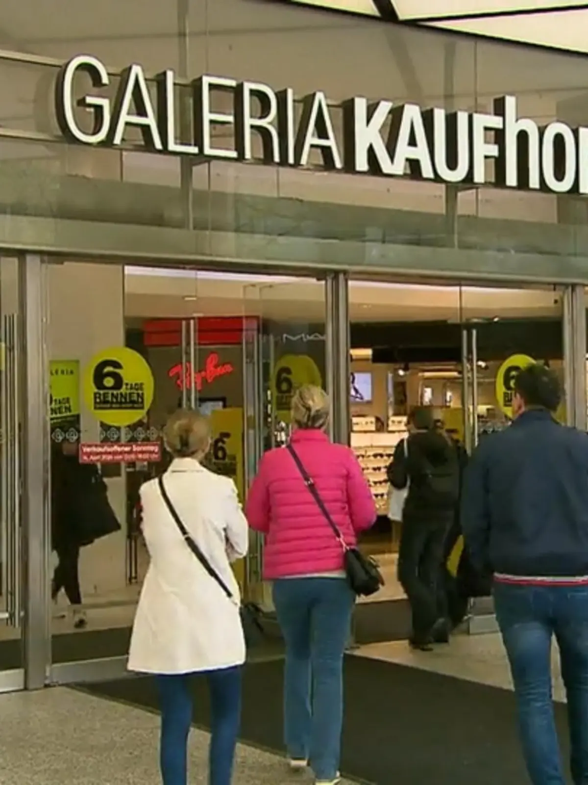 Bild zu: "Rettung für Warenhaus-Riese"