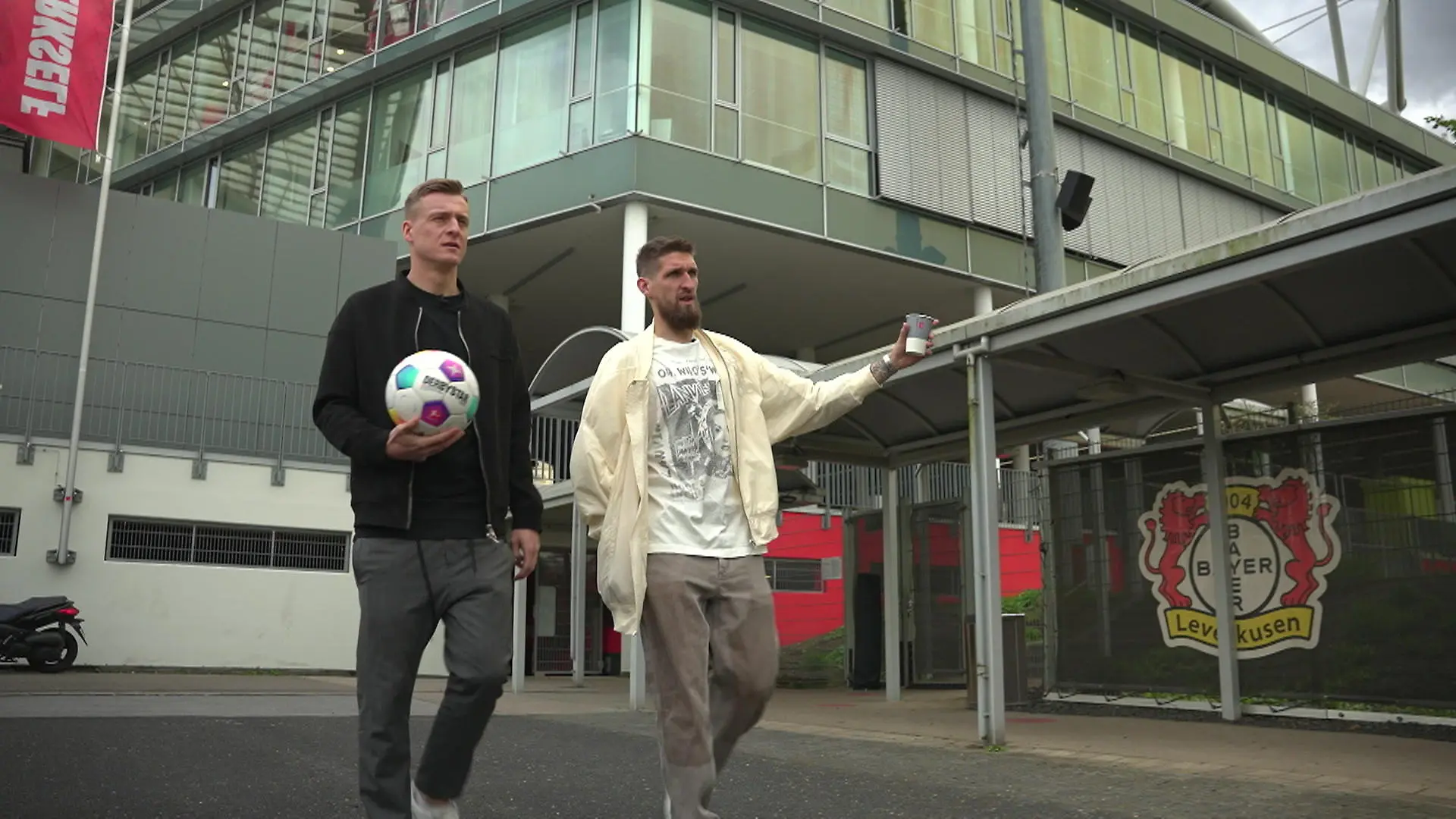 Exklusiver Roadtrip mit Leverkusen-Star Robert Andrich „Hoffe, es werden mindestens zwei Titel“