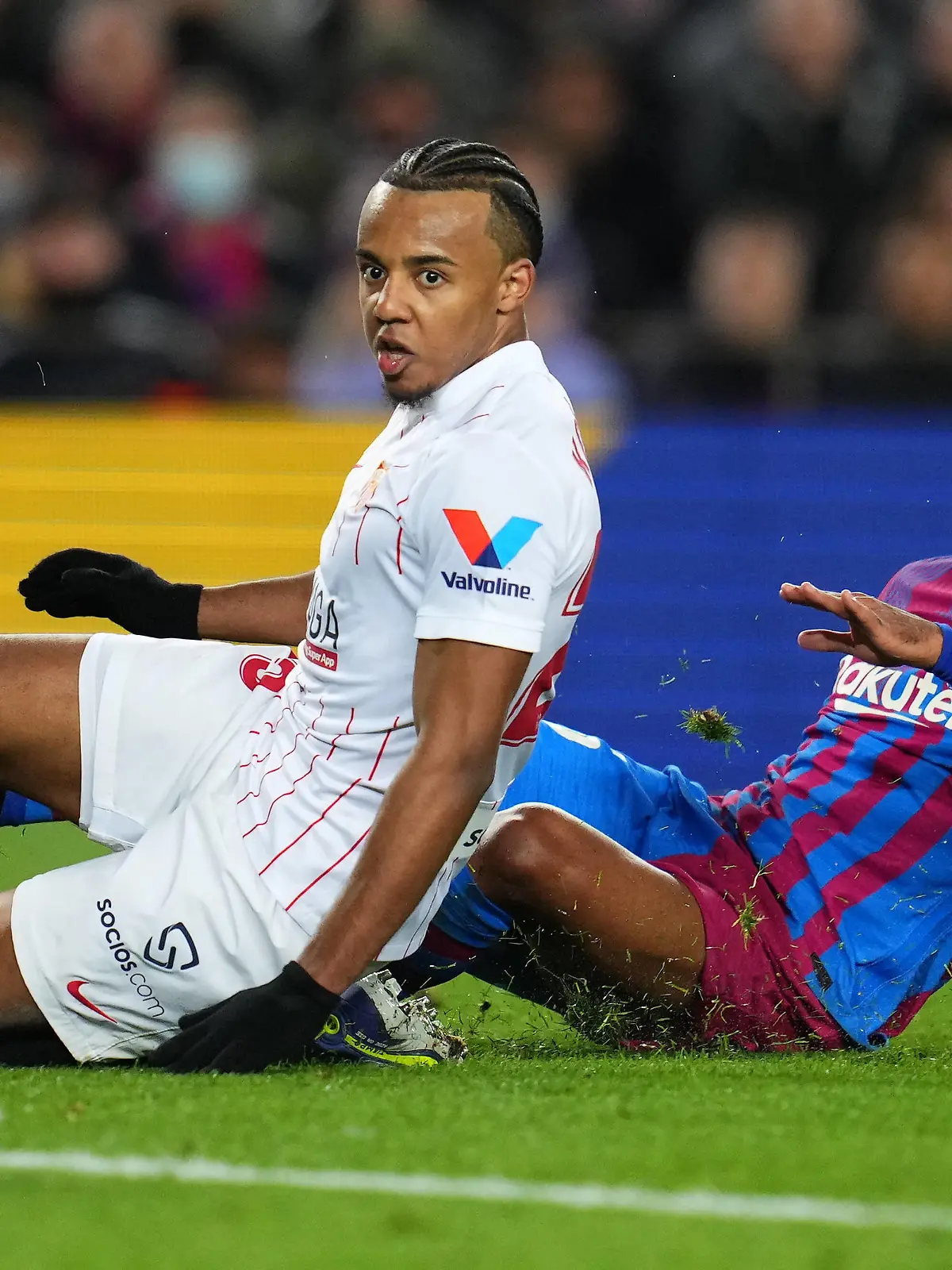  ESP: FC Barcelona, Barca Sevilla FC. La Liga Santander Pierre-Emerick Aubameyang of FC Barcelona and Jules Kounde of Sevilla FC during the La Liga match between FC Barcelona and Sevilla FC played at Camp Nou Stadium on April 3, 2022 in Barcelona, Spain. kpng Copyright: xSergioxRuizx/xPRESSINPHOTOx PS_220403_601
