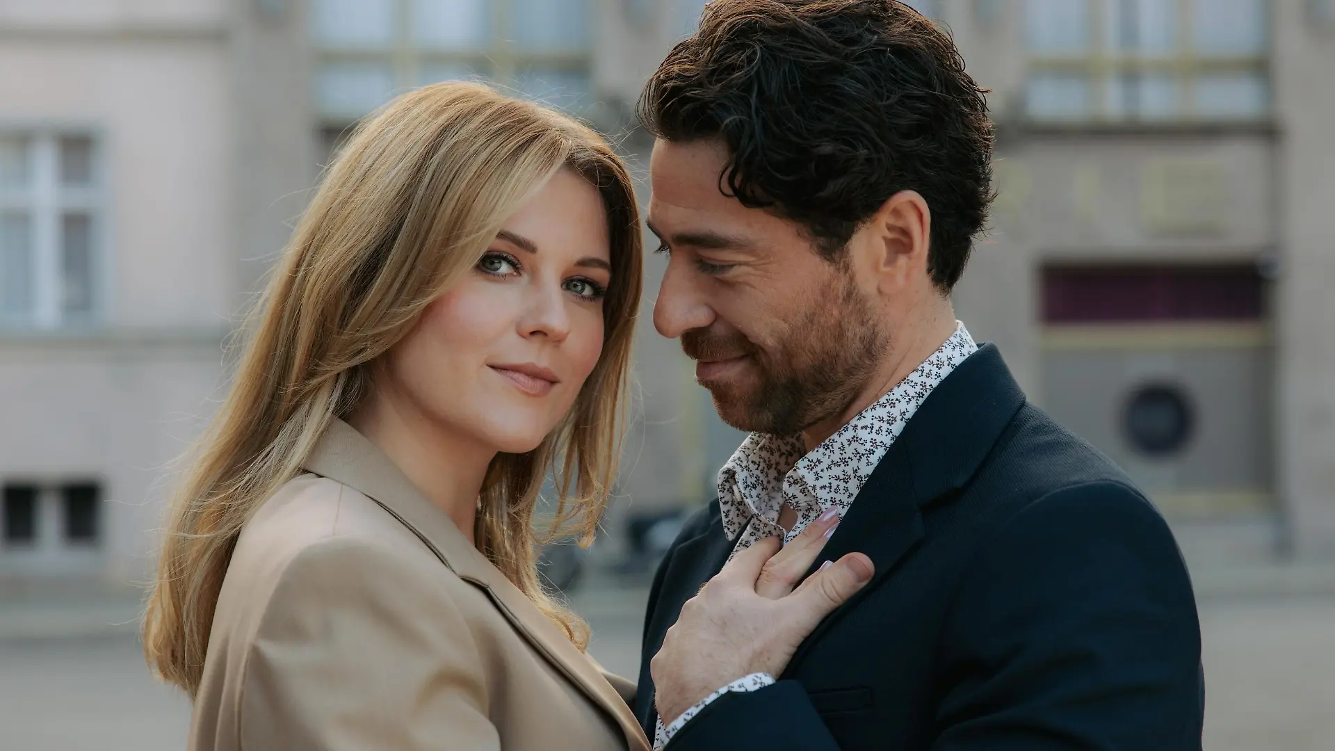 Josefin Bressel als "Alicia Bäumler" und Patrick Fernandez als "Carlos Lopez"
+++ Die Verwendung des sendungsbezogenen Materials ist nur mit dem Hinweis und Verlinkung auf RTL+ gestattet. +++