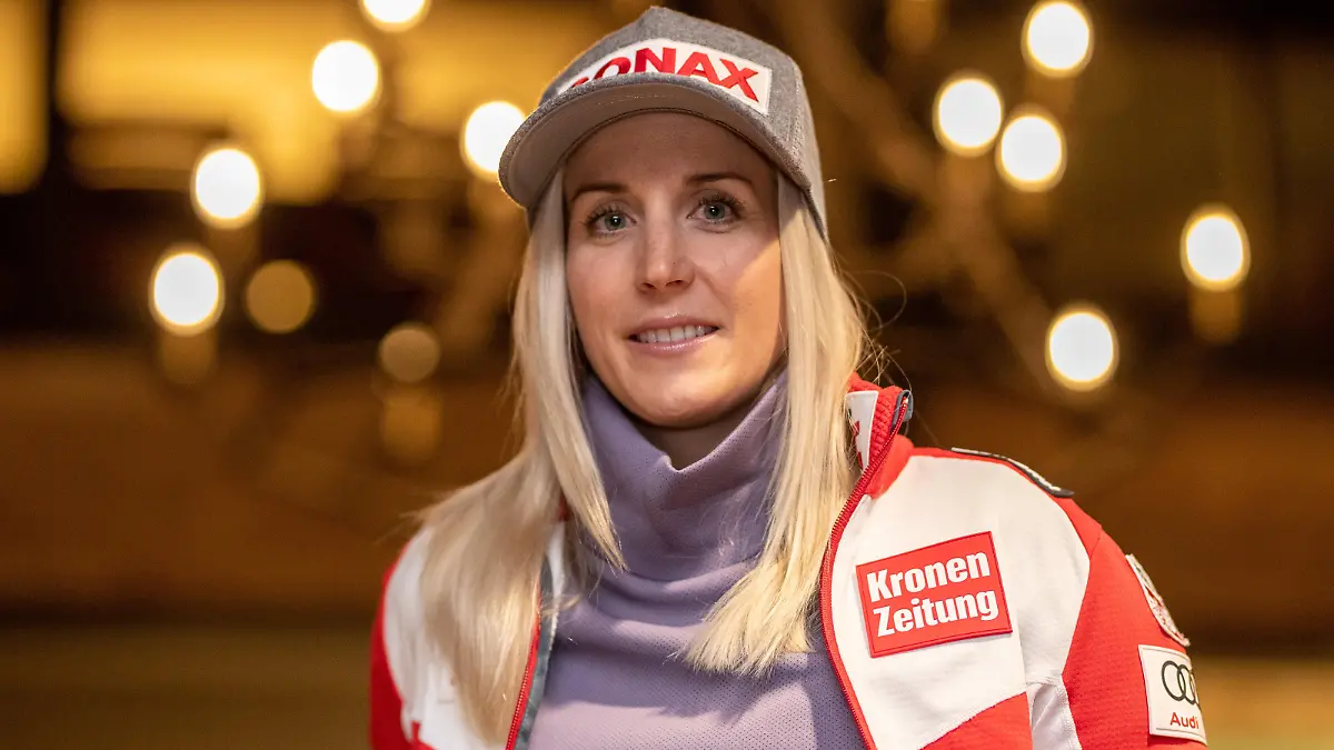 29.11.2019, Killington, USA, FIS Weltcup Ski Alpin, Damen, Pressekonferenz, im Bild Eva-Maria Brem (AUT) // Eva-Maria Brem of Austria during a pressconference of the ladie's for the FIS ski alpine world cup at the Killington, United States on 2019/11/29. EXPA Pictures © 2019, PhotoCredit: EXPA/ Johann Groder - 20191129_PD0996 || Mindestpreis 20 Euro 