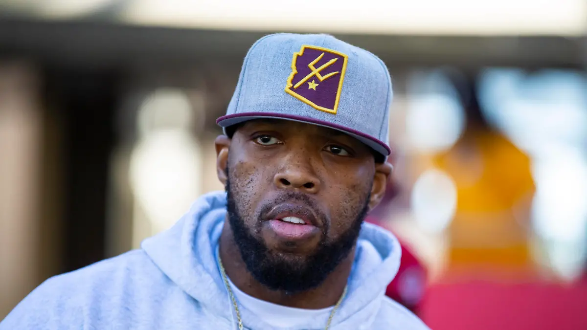 NCAA, College League, USA Football: Arizona at Arizona State, Nov 27, 2021 Tempe, Arizona, USA Arizona State Sun Devils former defensive end Terrell Suggs in attendance against the Arizona Wildcats at Sun Devil Stadium. Mandatory Credit: Mark J. Rebilas-USA TODAY Sports, 27.11.2021 13:59:57, 17447687, Arizona State Sun Devils, NCAA Football, Arizona State, Terrell Suggs, Sun Devil Stadium, Arizona Wildcats PUBLICATIONxINxGERxSUIxAUTxONLY Copyright: xMarkxJ.xRebilasx 17447687