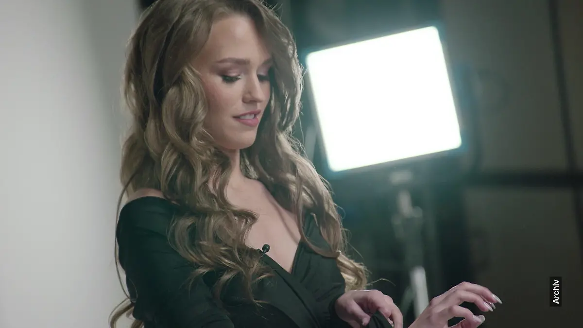 Laura Müllers Dreier-Schnappschuss erregt das Netz Porno, Promo oder doch nur Peanuts?