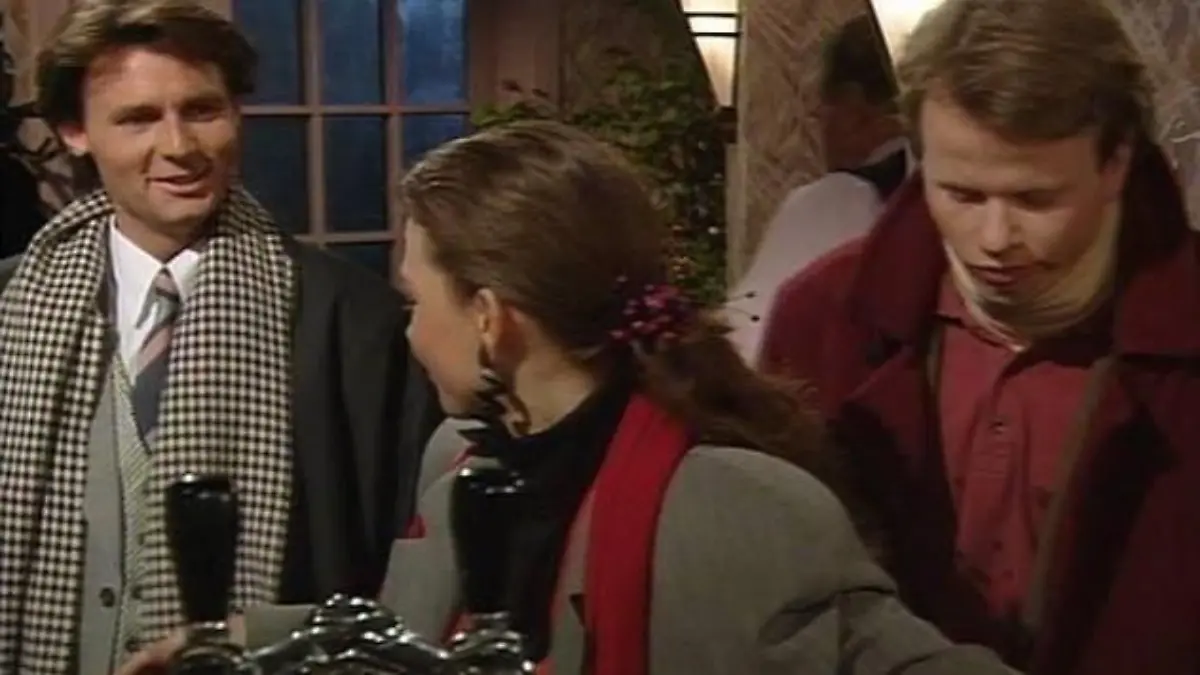 Jo Gerner (Wolfgang Bahro, l.), Tina (Sandra Keller), Patrick (Alexander Kiersch) 

+++ Die Verwendung des sendungsbezogenen Materials ist nur mit dem Hinweis und Verlinkung auf RTL+ gestattet. +++