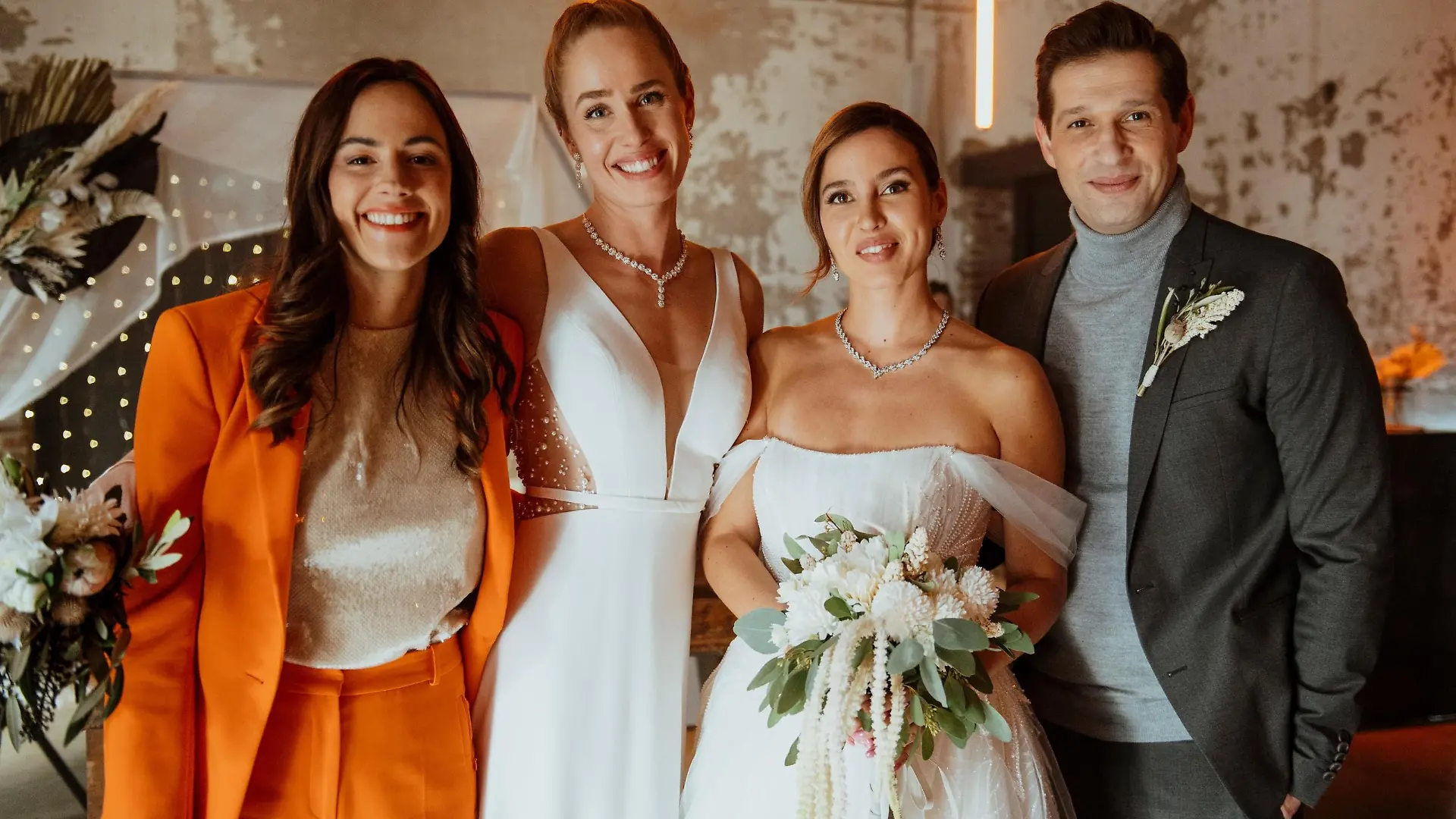 Das Brautpaar Ava (Laura Grothe, 2.v.l.) und Chiara (Alexandra Fonsatti, 2.v.r.) mit Irina (Irina Schlauch) und Deniz (Igor Dolgatschew).
+++ Die Verwendung des sendungsbezogenen Materials ist nur mit dem Hinweis und Verlinkung auf RTL+ gestattet. +++