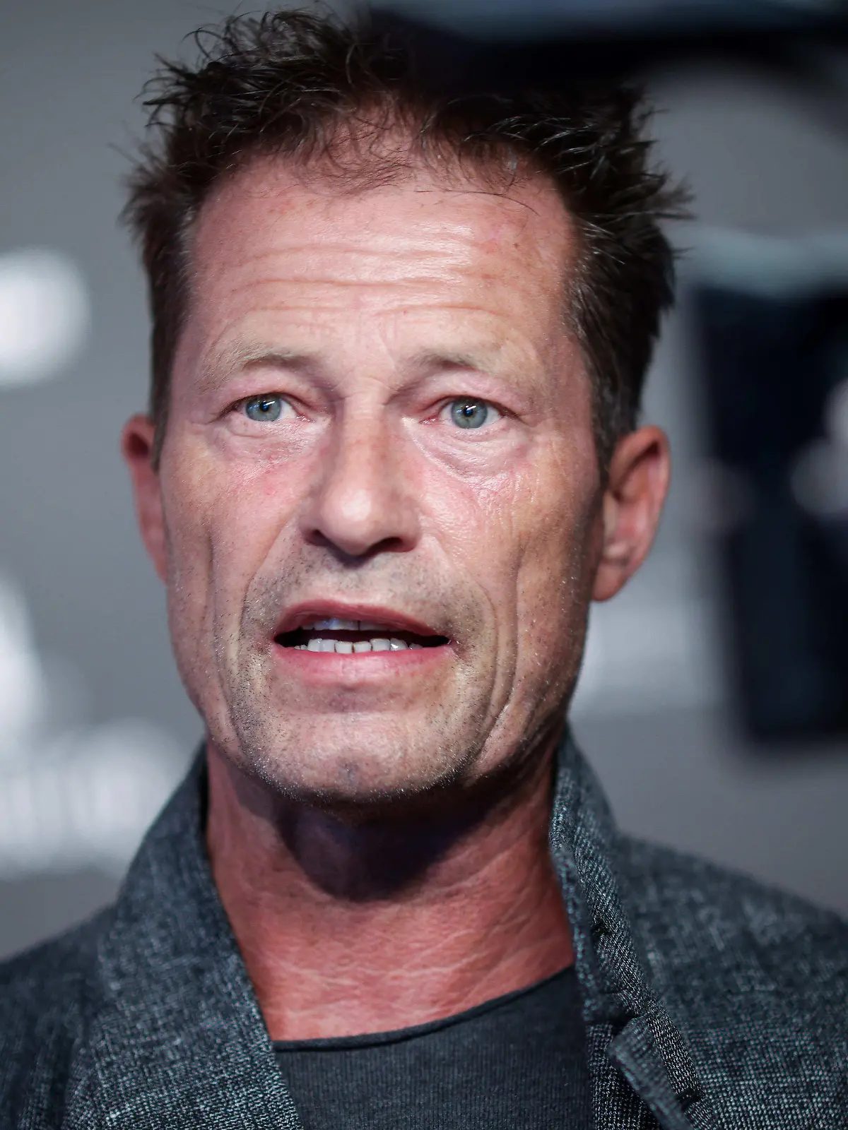ARCHIV - 27.04.2023, Hamburg: Til Schweiger, Schauspieler und Regisseur, kommt zur Verleihung des Jupiter Award 2023. Mitten in der Adventszeit bringt Schweiger seine neue Komödie «Das Beste kommt noch!» in die deutschen Kinos. (zu dpa-Interview «Til Schweiger: «Ich kann morgens in den Spiegel gucken») Foto: Christian Charisius/dpa +++ dpa-Bildfunk +++