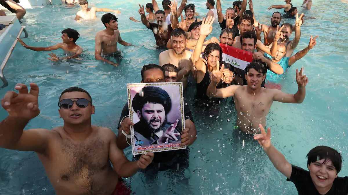 Supporters of Iraqi populist leader Moqtada al-Sadr swim as they protest inside the Republican Palace in the Green Zone, in Baghdad, Iraq August 29, 2022. REUTERS/Alaa Al-Marjani
