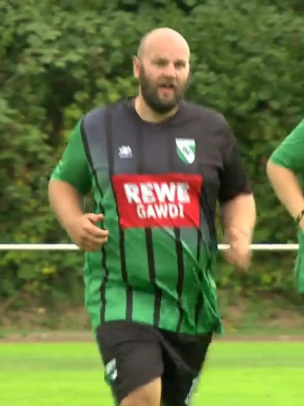 Bild zu: "Ein Fußballturnier für XXL-Kicker"