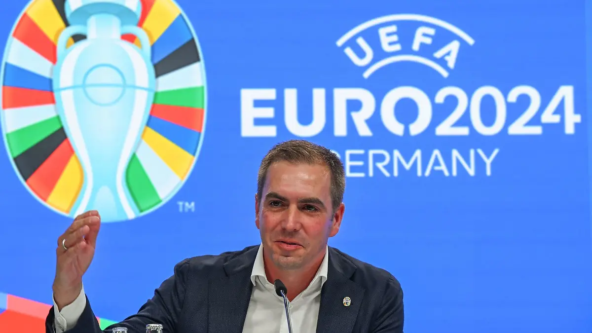 Philipp Lahm, Turnierdirektor der UEFA EURO 2024, spricht während einer Pressekonferenz zur EM 2024 im Frankfurter Stadion.