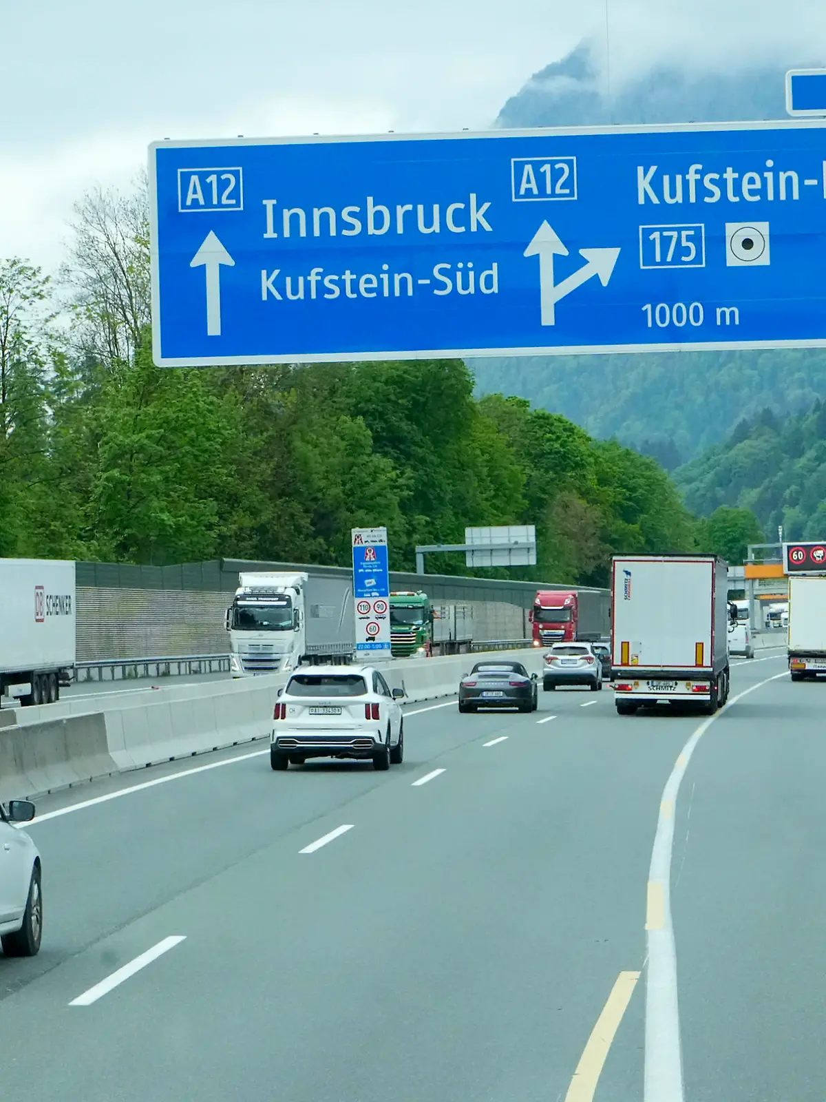AUT - OESTERREICH, 2023-05-19; REPORTAGE VERKEHR LKW - REPORTAGE FAHRT BERGER-TRUCK VON BAYERN NACH TIROL BEI BLOCKABFERTIGUNG - mit Berger-Truck-Lenker Stefan Lauinger; rights managed - mit Genehmigung der Firma Berger mit Sitz in Wörgl ; Foto: Roland Muehlanger - 20230519_PD20947