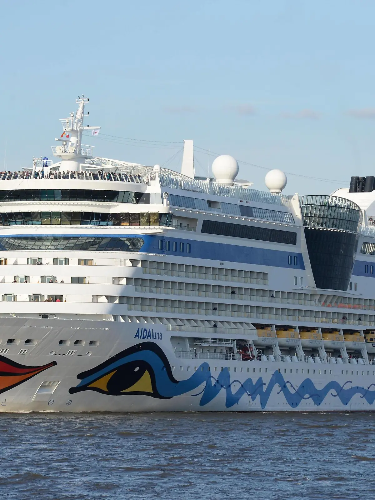 Hamburg, der 30. April 2017 Das Kreuzfahrtschiff AIDAluna im Hamburger Hafen (Archivbild). Daniel Küblböck wird an Bord des Schiffes der Reederei AIDA vermisst. AIDAluna verlässt Hamburger Hafen *** Hamburg the 30 April 2017 The cruise ship AIDAluna in the port of Hamburg Image Daniel Küblböck is missing on board the ship of the shipping company AIDA AIDAluna is leaving Hamburg harbor  