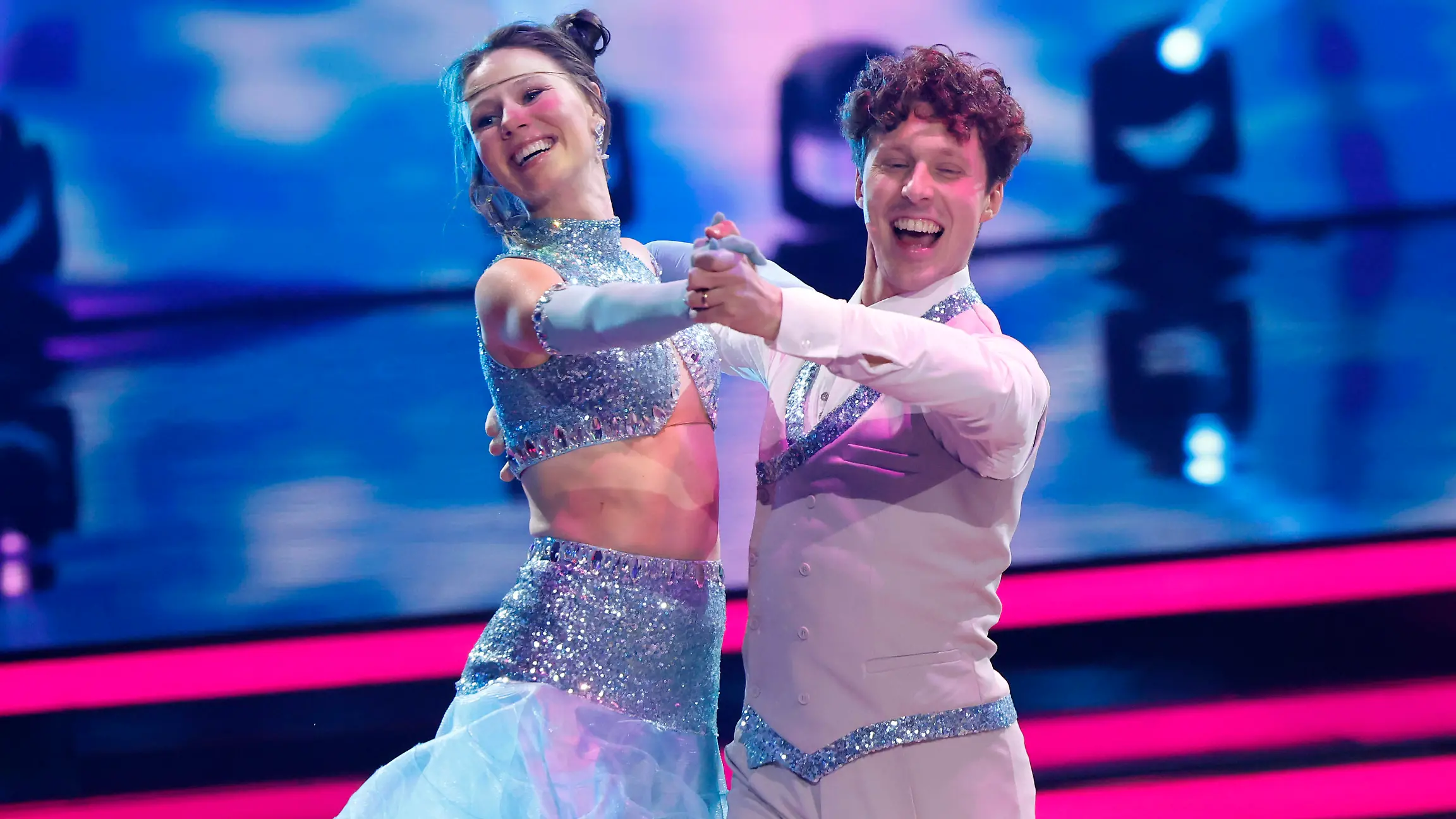 Influencerin Ann-Kathrin Bendixen und Tänzer Valentin Lusin in der fünften Live-Show bei der 17. Staffel der RTL-Tanzshow 'Let's Dance' im MMC Coloneum. Köln, 05.04.2024