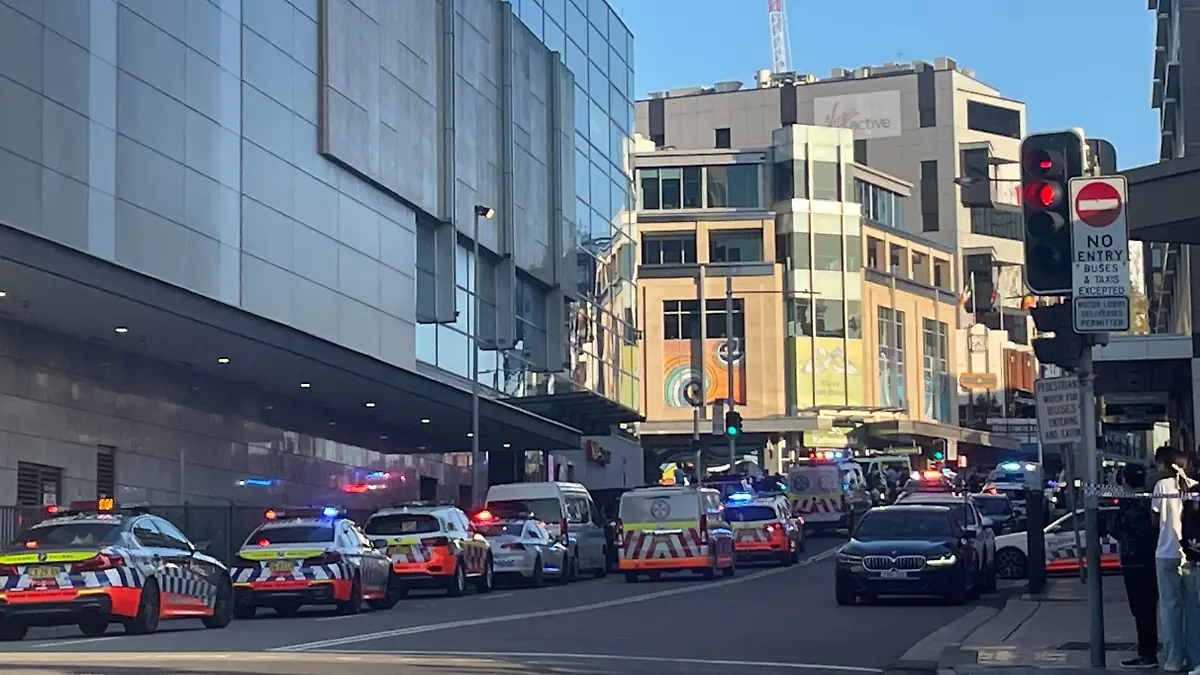 RECORD DATE NOT STATED SYDNEY 20240413 Flera människor har blivit knivhuggna i ett shoppingcenter i Sydney, Australien och gärningsmannen har blivit skjuten av polis. x10510x *** SYDNEY 20240413 Several people have been stabbed in a shopping center in Sydney, Australia and the perpetrator has been shot by police x10510x PUBLICATIONxNOTxINxDENxNORxSWExFIN Copyright: xJonasxGrönvikx KNIVATTACK SYDNEY HlBDVHS37KM