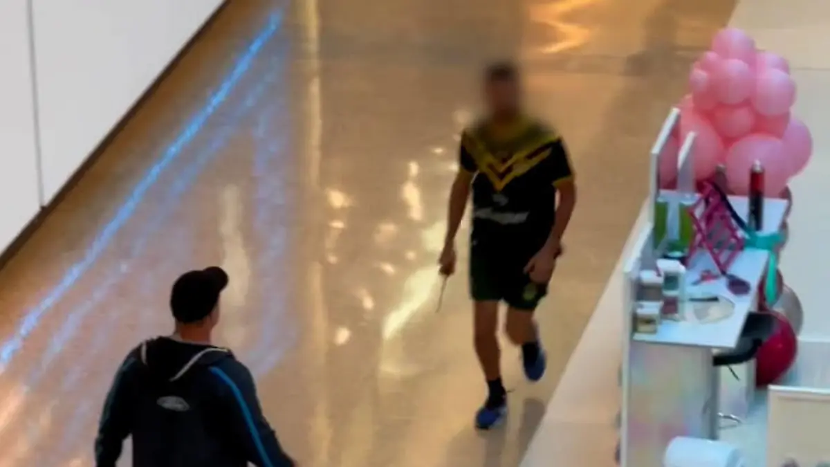 SYDNEY 20240413 En knivman gick till attack inne i en galleria i Sydney, Australien. SYDNEY AUSTRALIEN x10510x *** SYDNEY 20240413 A knifeman attacked inside a mall in Sydney, Australia SYDNEY AUSTRALIA x10510x PUBLICATIONxNOTxINxDENxNORxSWExFIN Copyright: xTTx KNIVATTACK SYDNEY zyPGNLuVUrU