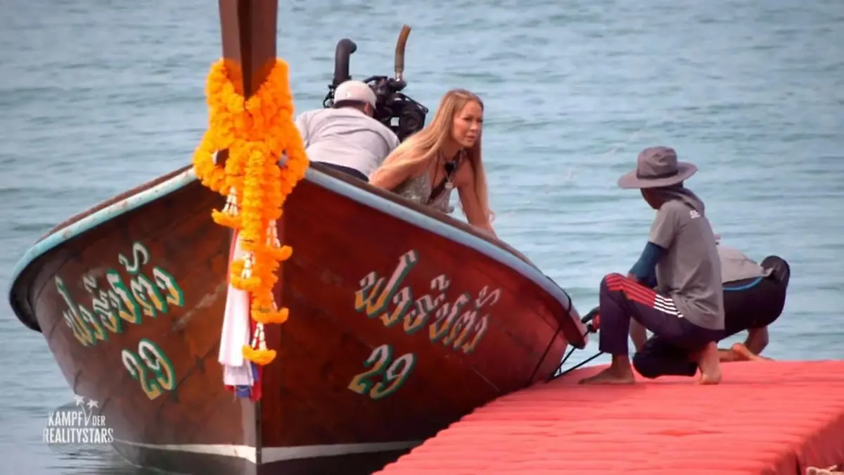 Jenny Elvers am thailändischen Star-Strand