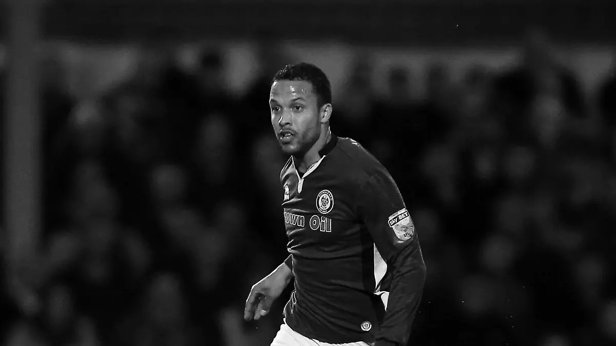 Mandatory Credit: Photo by Matt West/BPI/Shutterstock 9634874bd Joe Thompson of Rochdale Rochdale v Oldham Athletic, Sky Bet League One, Crown Oil Arena, Rochdale, UK - 17 Apr 2018 EDITORIAL USE ONLY No use with unauthorised audio, video, data, fixture lists outside the EU, club/league logos or live services. Online in-match use limited to 45 images 15 in extra time. No use to emulate moving images. No use in betting, games or single club/league/player publications/services. Rochdale v Oldham Athletic, Sky Bet League One, Crown Oil Arena, Rochdale, UK - 17 Apr 2018 EDITORIAL USE ONLY No use with unauthorised audio, video, data, fixture lists outside the EU, club/league logos or live services. Online in-match use limited to 45 images 15 in extra time. No use to emulate moving images. No use in betting, games or PUBLICATIONxINxGERxSUIxAUTXHUNxGRExMLTxCYPxROMxBULxUAExKSAxONLY Copyright: xMattxWest/BPI/Shutterstockx 9634874bd