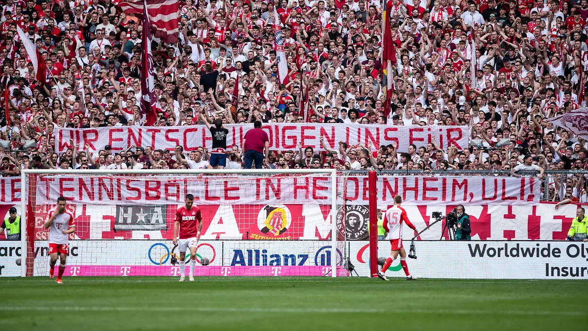 1.Fußball Bundesliga: FC Bayern München - 1.FC Köln, 13.04.2024 Fans von FC Bayern München 1.Fußball Bundesliga: FC Bayern München - 1.FC Köln, Allianz-Arena, München, 13.04.2024 DFB/DFL REGULATIONS PROHIBIT ANY USE OF PHOTOGRAPHS AS IMAGE SEQUENCES AND/OR QUASI-VIDEO *** 1 Soccer Bundesliga FC Bayern Munich 1 FC Cologne, 13 04 2024 Fans of FC Bayern Munich 1 Soccer Bundesliga FC Bayern Munich 1 FC Cologne, Allianz Arena, Munich, 13 04 2024 DFB DFL REGULATIONS PROHIBIT ANY USE OF PHOTOGRAPHS AS IMAGE SEQUENCES AND OR QUASI VIDEO Copyright: xBEAUTIFULxSPORTS/Buriakovx