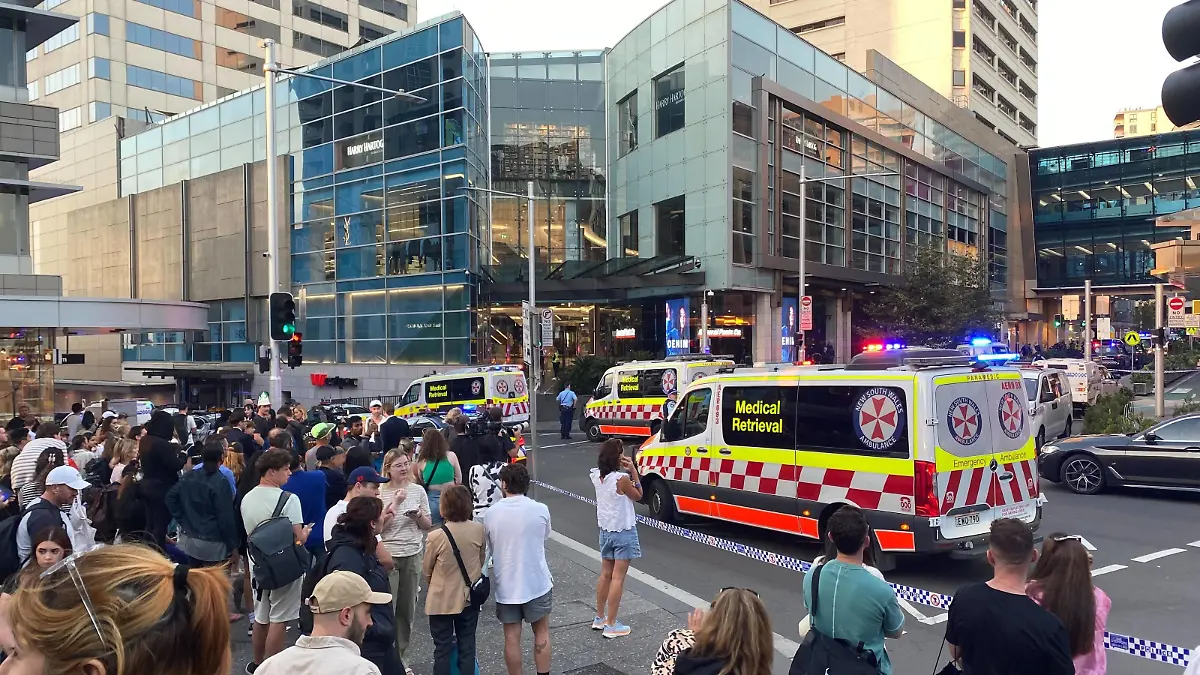RECORD DATE NOT STATED SYDNEY 20240413 Flera människor har blivit knivhuggna i ett shoppingcenter i Sydney, Australien och gärningsmannen har blivit skjuten av polis. SYDNEY AUSTRALIEN xx *** SYDNEY 20240413 Several people have been stabbed in a shopping center in Sydney, Australia and the offender has been shot by police SYDNEY AUSTRALIA xx PUBLICATIONxNOTxINxDENxNORxSWExFIN Copyright: xKlasxWidestrand/TTx KNIVATTACK SYDNEY uuW8TBa7zek