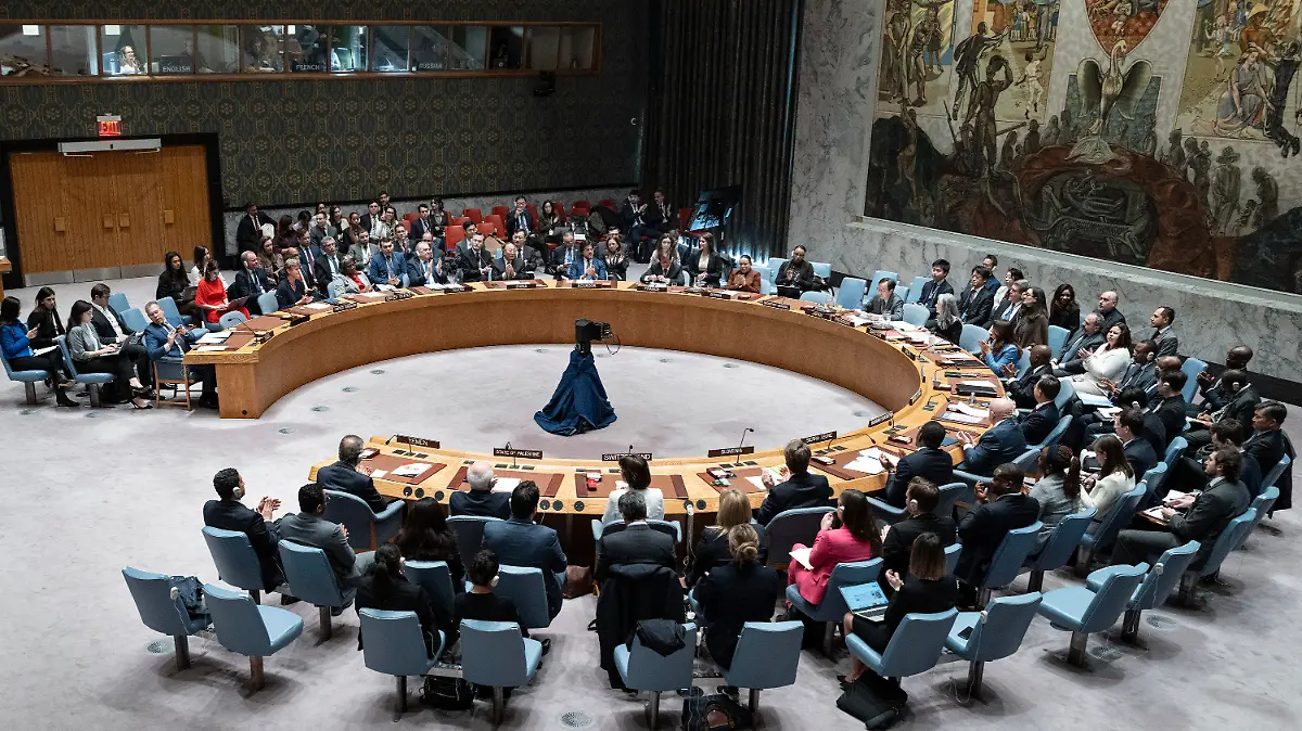 ARCHIV - 25.03.2024, USA, New York: Mitglieder des Sicherheitsrats der Vereinten Nationen applaudieren nach einer Abstimmung. (zu dpa: «Nach Angriff Irans auf Israel: UN-Sicherheitsrat plant Sondersitzung») Foto: Craig Ruttle/AP/dpa +++ dpa-Bildfunk +++