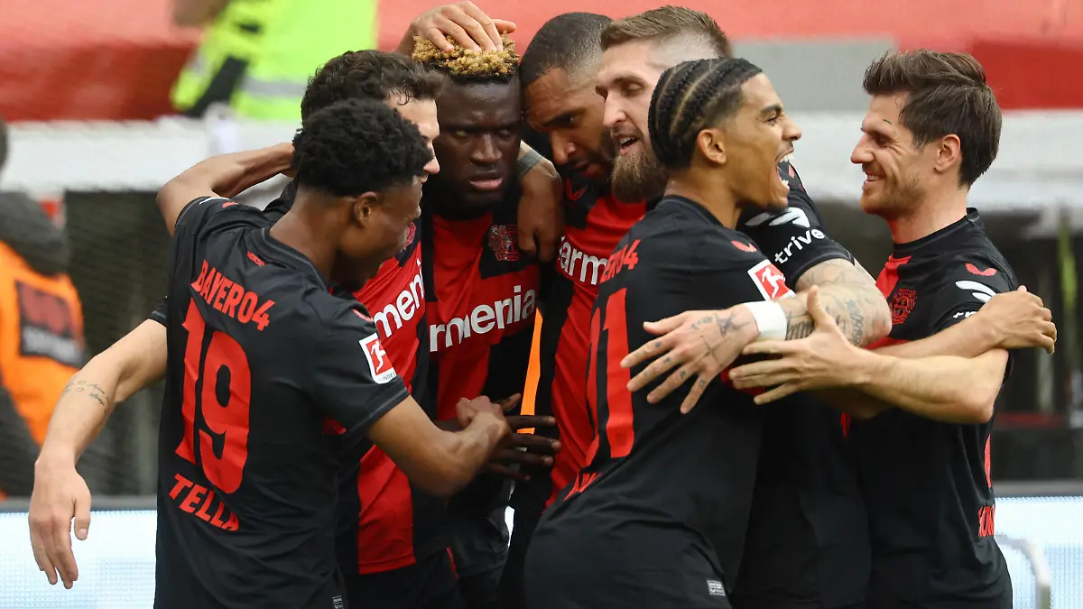 Soccer Football - Bundesliga - Bayer Leverkusen v Werder Bremen - BayArena, Leverkusen, Germany - April 14, 2024 Bayer Leverkusen's Victor Boniface celebrates scoring their first goal with teammates REUTERS/Kai Pfaffenbach DFL REGULATIONS PROHIBIT ANY USE OF PHOTOGRAPHS AS IMAGE SEQUENCES AND/OR QUASI-VIDEO.