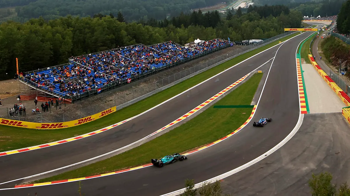 Formula 1 2022: Belgian GP CIRCUIT DE SPA FRANCORCHAMPS, BELGIUM - AUGUST 27: Esteban Ocon, Alpine A522, leads Lance Stroll, Aston Martin AMR22 during the Belgian GP at Circuit de Spa Francorchamps on Saturday August 27, 2022 in Spa, Belgium. Photo by Andy Hone / LAT Images Images PUBLICATIONxINxGERxSUIxAUTxHUNxONLY GP2214_065644_ONY4703