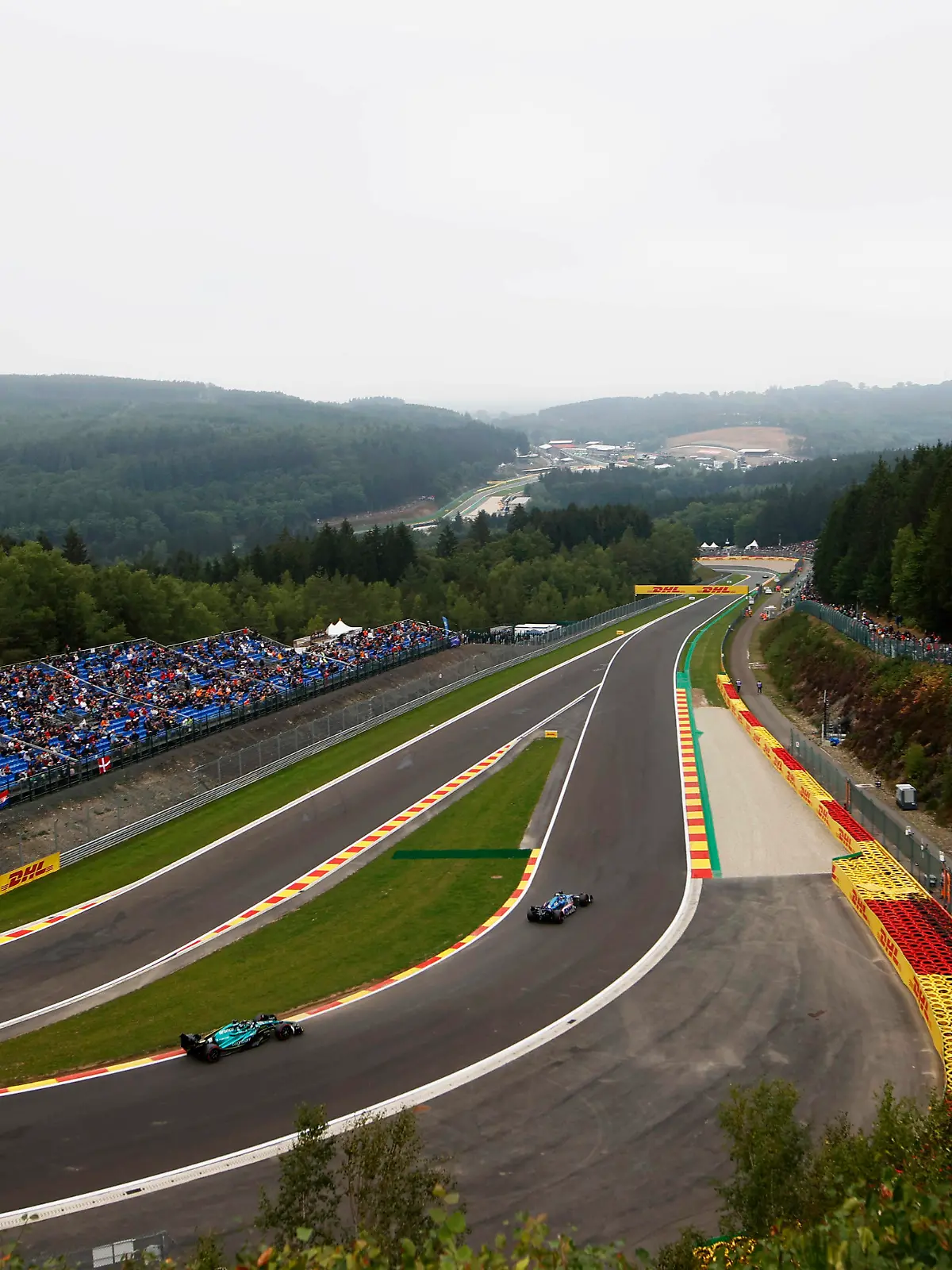  Formula 1 2022: Belgian GP CIRCUIT DE SPA FRANCORCHAMPS, BELGIUM - AUGUST 27: Esteban Ocon, Alpine A522, leads Lance Stroll, Aston Martin AMR22 during the Belgian GP at Circuit de Spa Francorchamps on Saturday August 27, 2022 in Spa, Belgium. Photo by Andy Hone / LAT Images Images PUBLICATIONxINxGERxSUIxAUTxHUNxONLY GP2214_065644_ONY4703