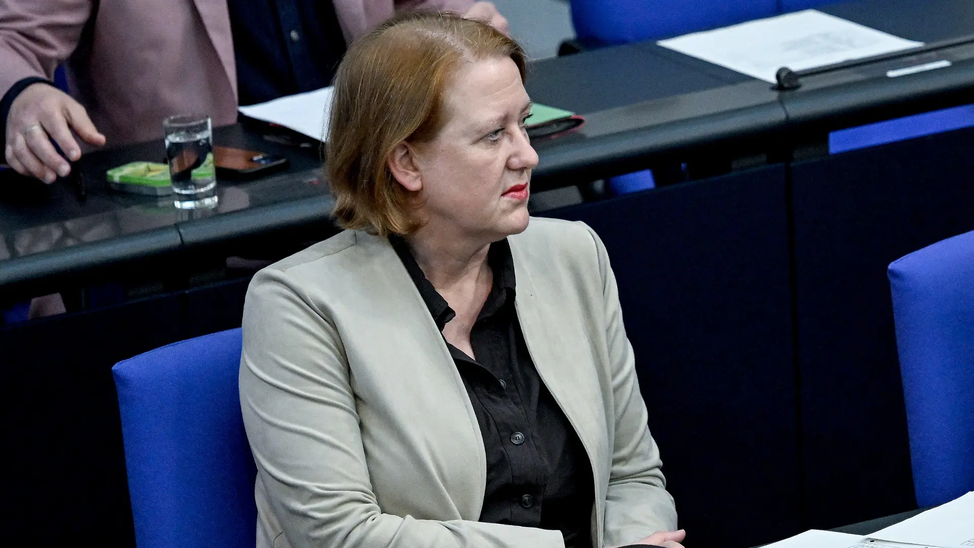 12.04.2024, Berlin: Lisa Paus (Bündnis 90/Die Grünen) Bundesministerin für Familie, Senioren, Frauen und Jugend. verfolgt bei der 164. Sitzung des Bundestages die Ausführungen der Abgeordneten. Thema der Debatte war das Selbstbestimmungsgesetz. Foto: Britta Pedersen/dpa +++ dpa-Bildfunk +++