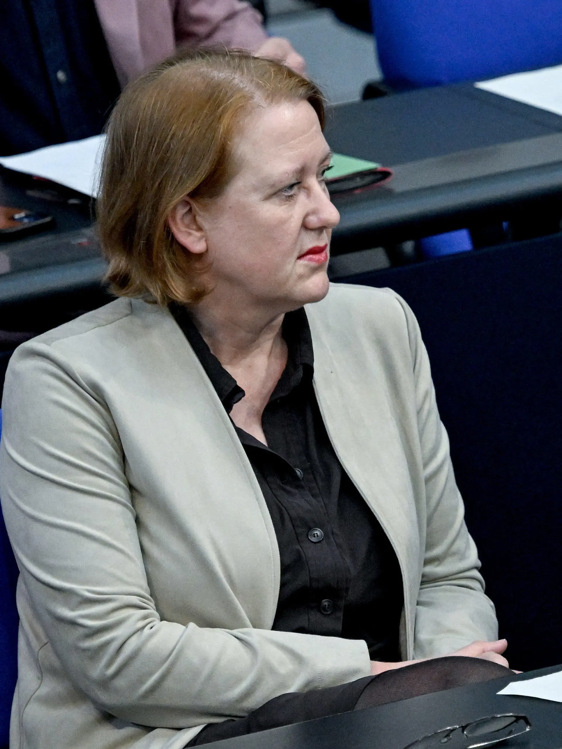12.04.2024, Berlin: Lisa Paus (Bündnis 90/Die Grünen) Bundesministerin für Familie, Senioren, Frauen und Jugend. verfolgt bei der 164. Sitzung des Bundestages die Ausführungen der Abgeordneten. Thema der Debatte war das Selbstbestimmungsgesetz. Foto: Britta Pedersen/dpa +++ dpa-Bildfunk +++