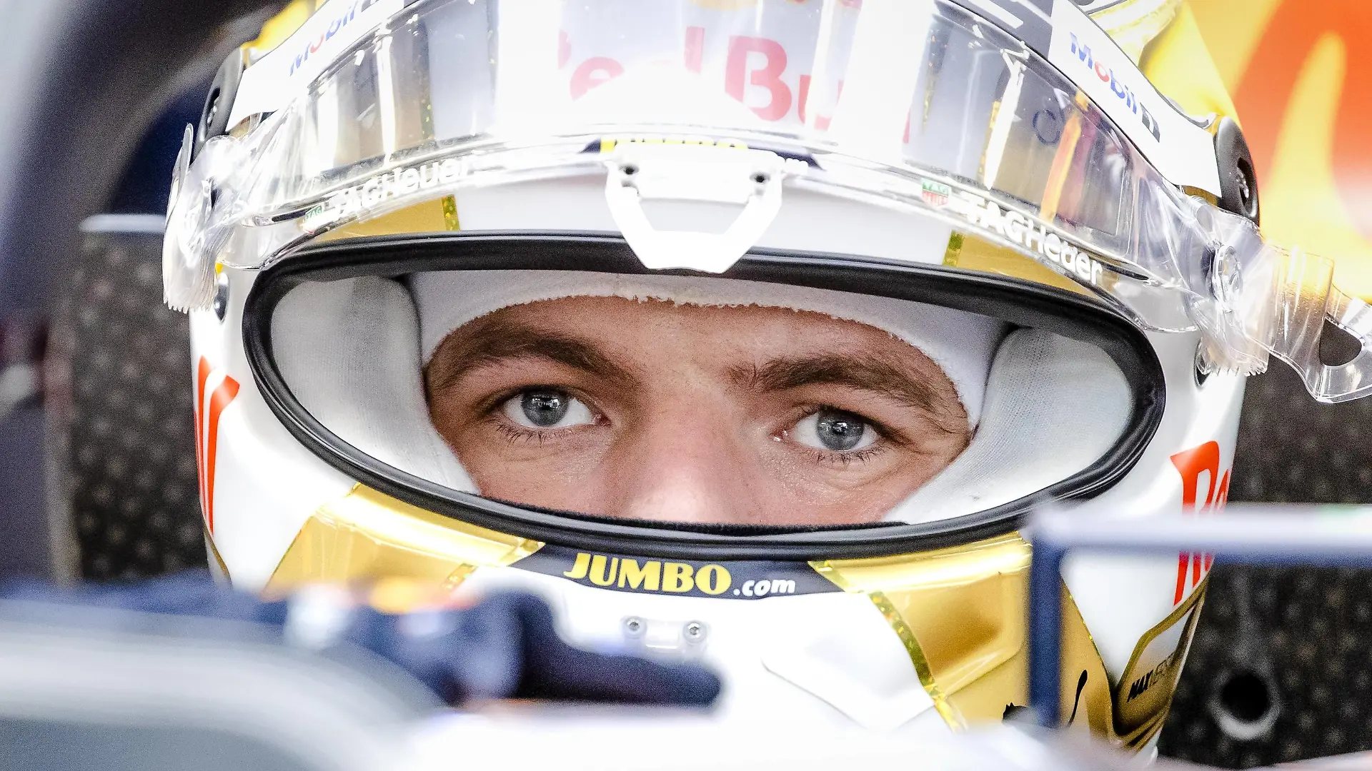 SPA - Max Verstappen Red Bull Racing in his pit box during the 2nd practice session ahead of the F1 Grand Prix of Belgium at the Circuit de Spa-Francorchamps on August 26, 2022 in SPA, Belgium. ANP SEM VAN DER WAL F1 Grand Prix of Belgium, Practice 2 2022 xVIxANPxSportx/xxANPxIVx *** SPA Max Verstappen Red Bull Racing in his pit box during the 2nd practice session ahead of the F1 Grand Prix of Belgium at the Circuit de Spa Francorchamps on August 26, 2022 in SPA, Belgium ANP SEM VAN DER WAL F1 Grand Prix of Belgium, Practice 2 2022 xVIxANPxSportx xxANPxIVx 453546422 originalFilename: 453546422.jpg
