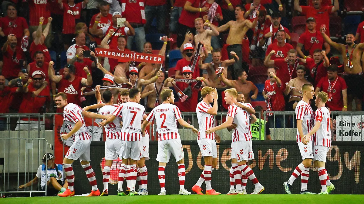 dpatopbilder - 25.08.2022, Ungarn, Székesfehérvár: Fußball: UEFA Europa Conference League-Qualifikation, Mol Fehérvár - 1. FC Köln, 4. Runde, Rückspiele, Sóstói-Stadion Szekesfehervar. Kölns Mannschaft jubelt nach dem Treffer zum 0:2. Foto: Marton Monus/dpa +++ dpa-Bildfunk +++