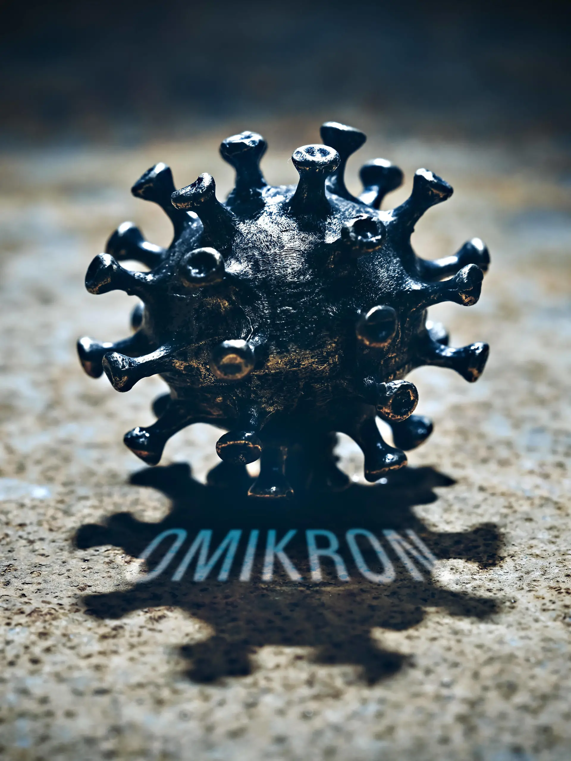 News Bilder des Tages FOTOMONTAGE, Coronavirus mit Schriftzug Omikron, Symbolfoto Omikron-Variante B.1.1.529 *** PHOTOMONTAGE, coronavirus with writing Omikron, symbol photo Omikron variant B 1 1 529