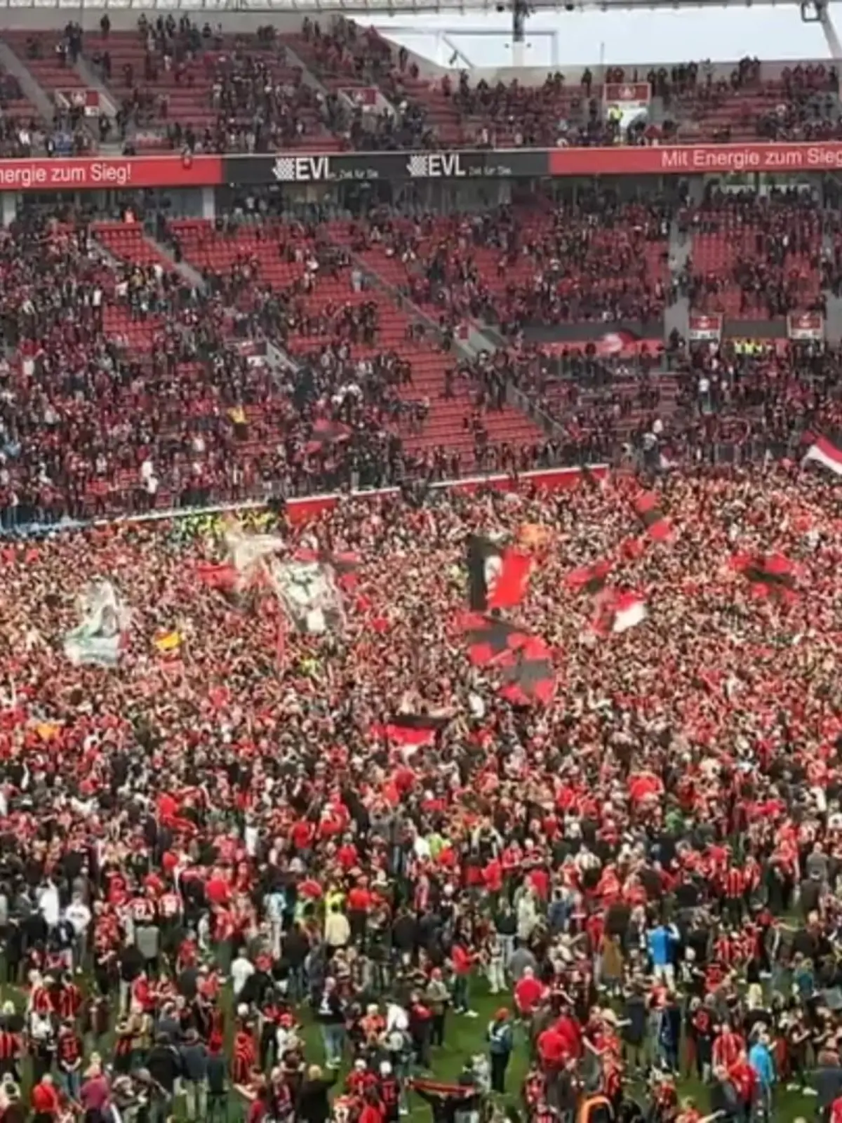 Bild zu: "Leverkusen ist Deutscher Meister"